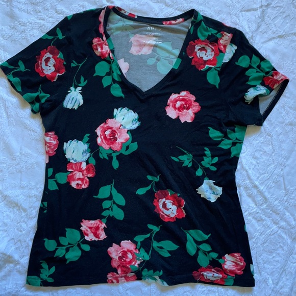 Apt. 9 Tops - Dope Apt. 9 Floral Short Sleeve V-Neck Top